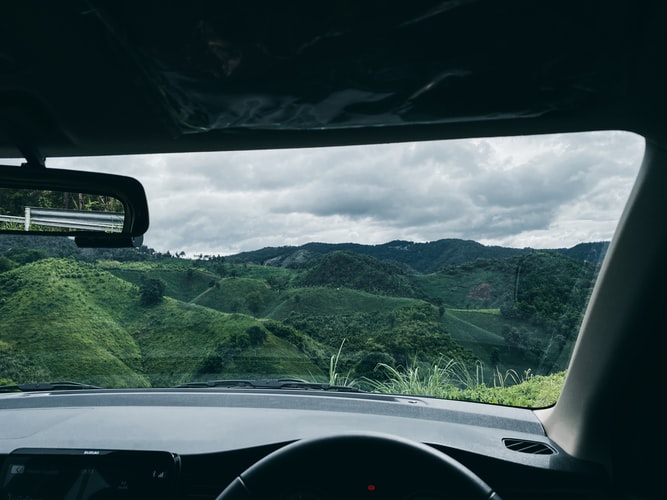 5 Common Causes of Car Glass Damage